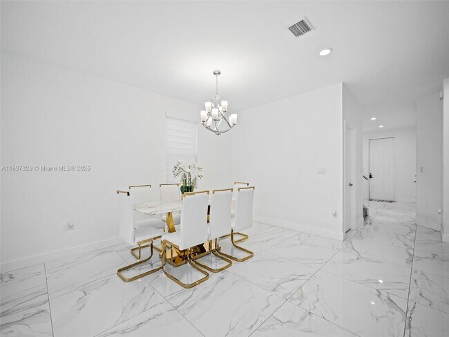 Building Photo - 10343 NW 70th Ln