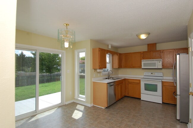 Building Photo - 705 S Hughes St