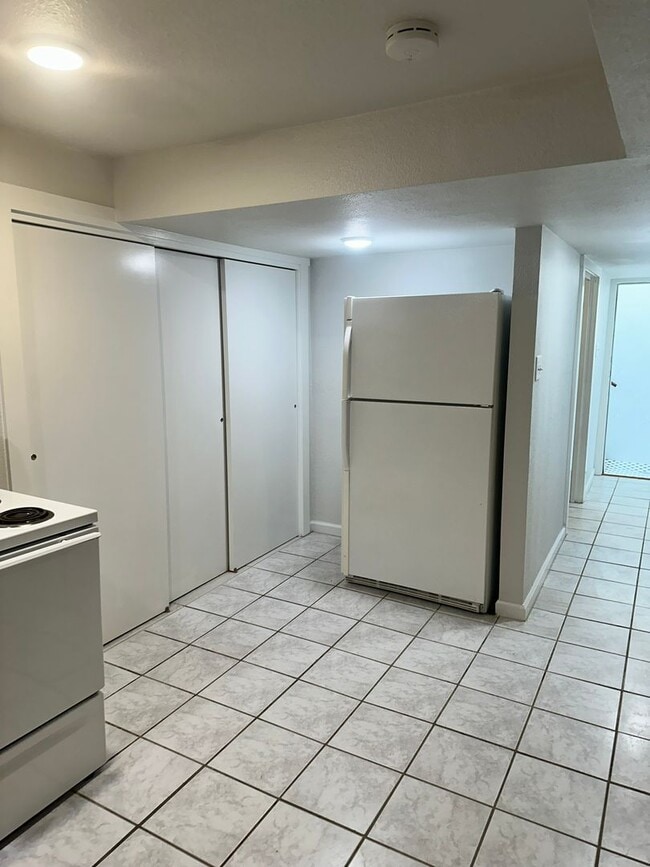 Building Photo - 1717 Oxford Dr