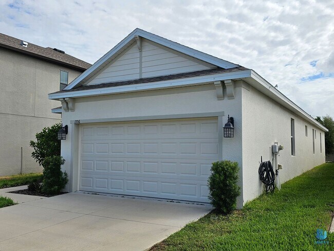 Building Photo - Beautiful 3 Bedrooms 2 Bathrooms Home for Rent in Tarpon Springs, FL