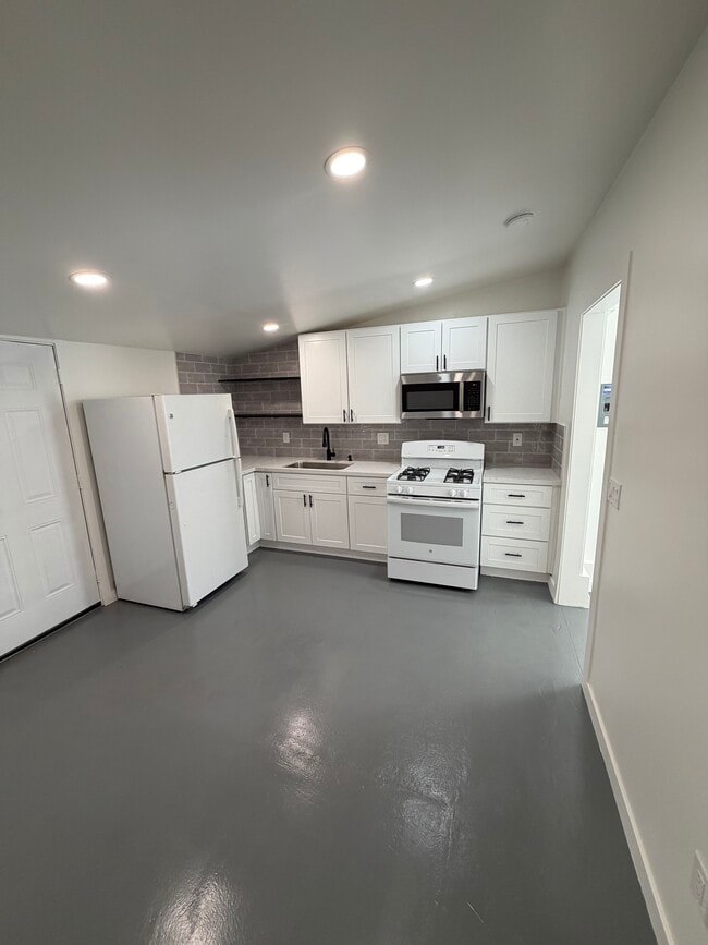 Building Photo - 8119 McNulty Ave