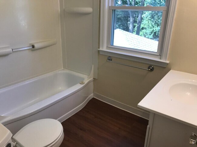 Building Photo - Spacious Home In Great Neighborhood!