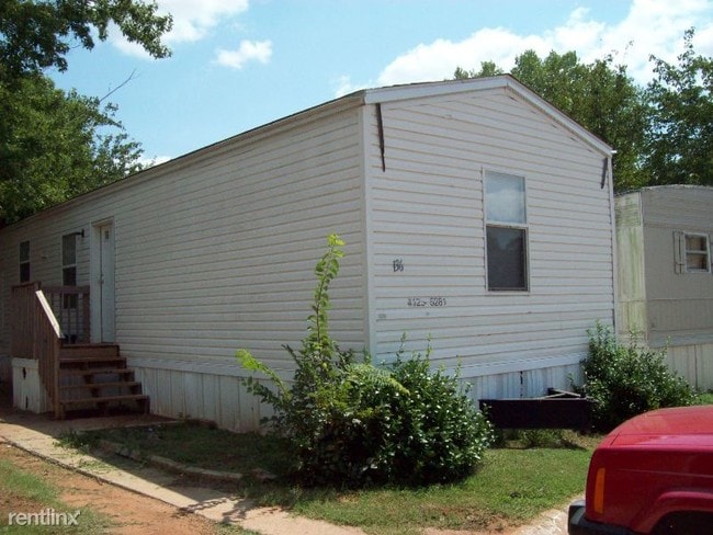 Building Photo - 501 SE 44th St