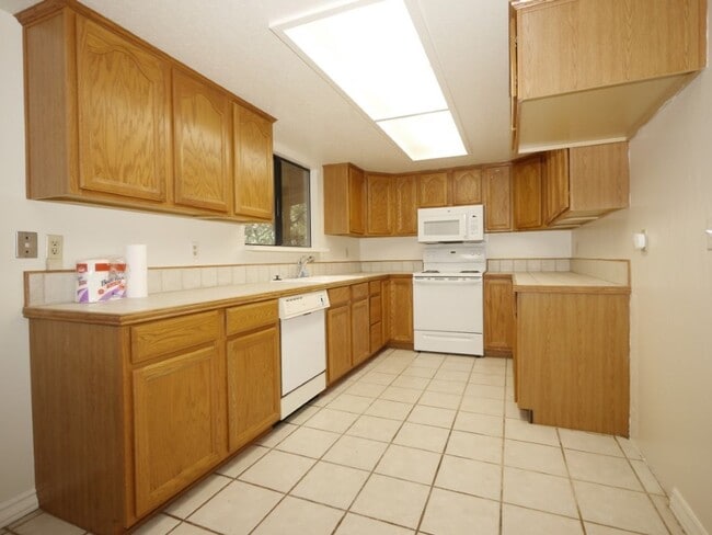 Building Photo - 27252 Cedar Bow Ct