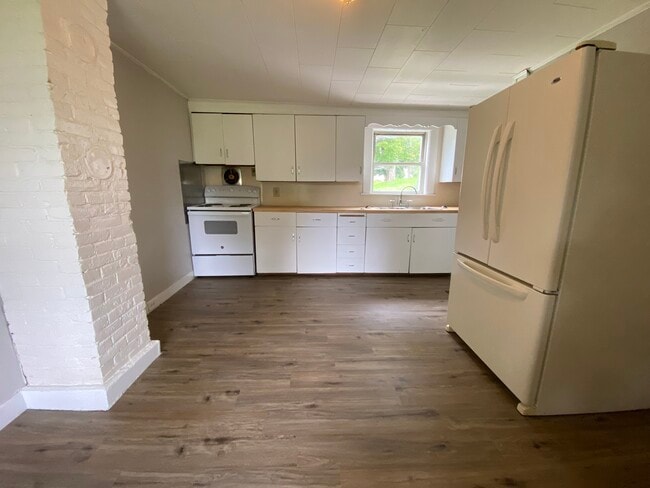 Building Photo - 3 Cross St