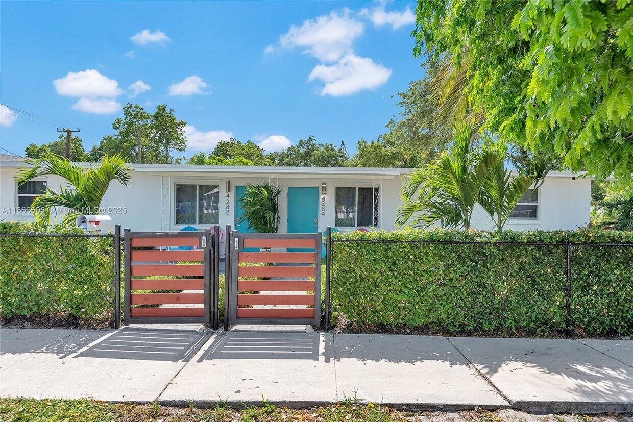 Primary Photo - 4284 NW 1st Ave