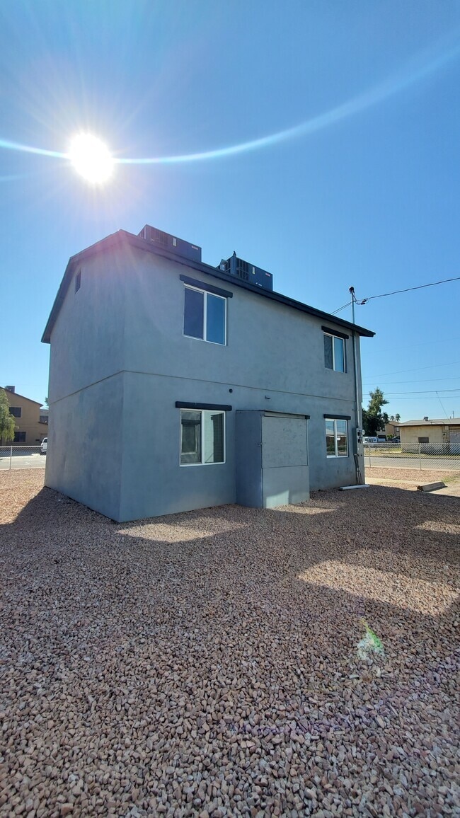 Grounds - 1146 W Apache St