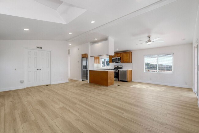 Foto del edificio - 2241 Meadow Lark Dr
