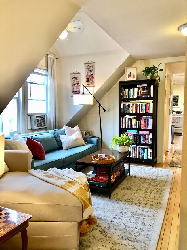Living room facing south/west - 3436 N Hoyne Ave