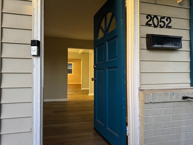 Foto del edificio - 2052 E 42nd St