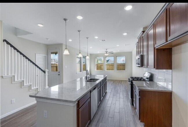 Foto del edificio - 5617 Evanston Ln