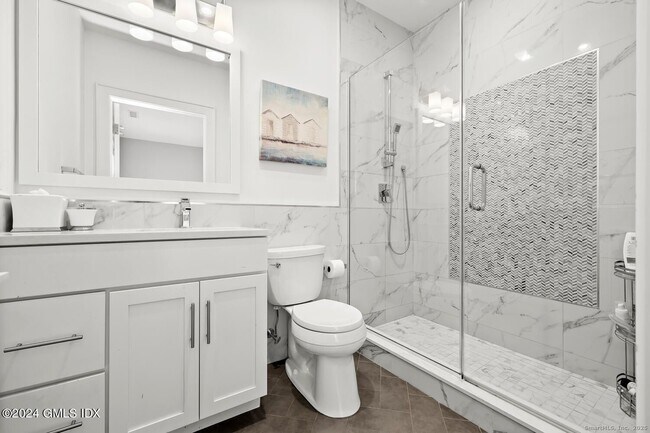 Foto del edificio - 1381 E Putnam Ave