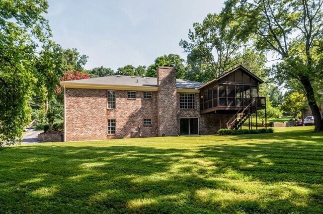 Foto del edificio - Fully Furnished House in West Hills – Knoxville, TN