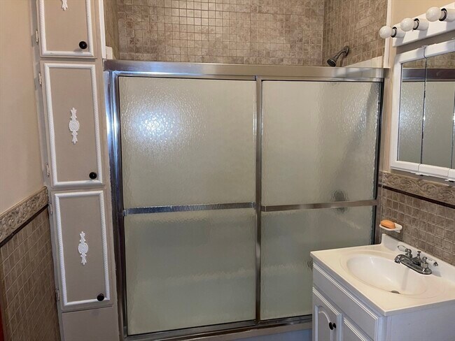 Building Photo - 7 Morton St