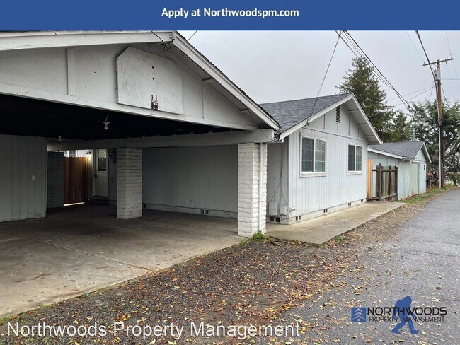 Building Photo - 3 br, 1 bath House - 19.5 Chestnut