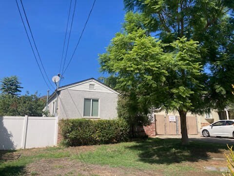 Foto del edificio - 15041 Larkspur St