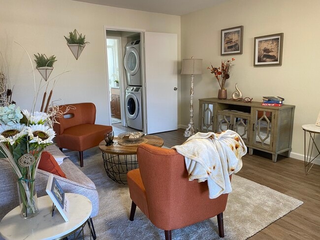 Building Photo - Tanglewood Apartments