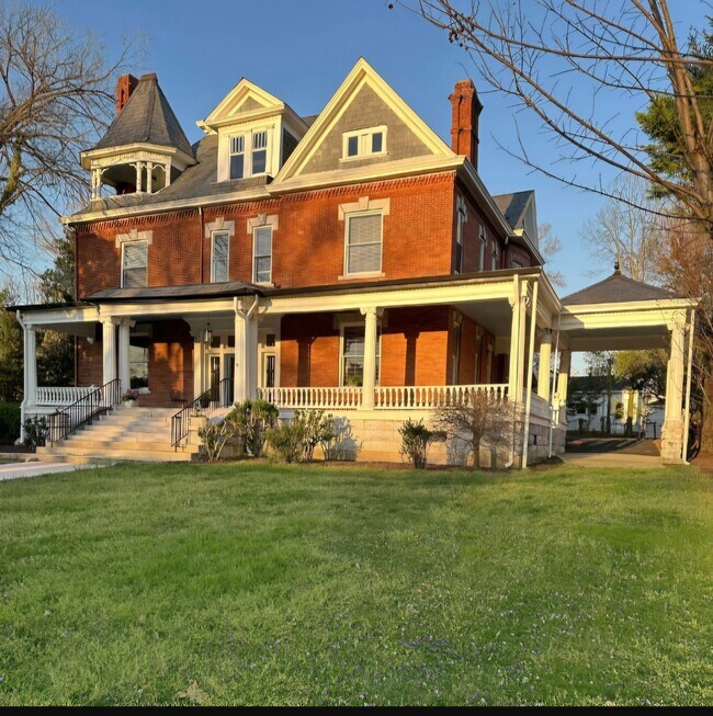 Building Photo - The Fitzgerald