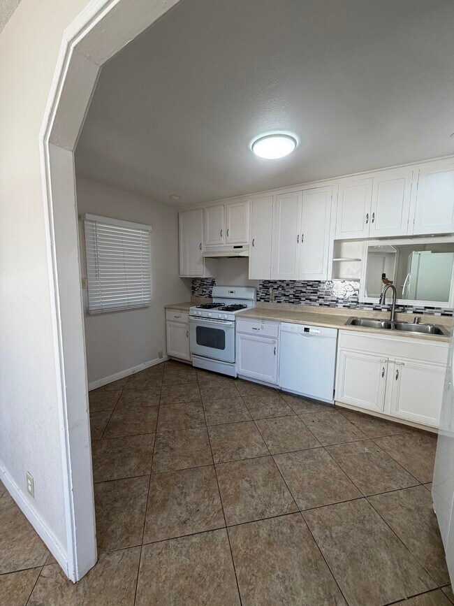 Foto del edificio - 1345 Marline Ave