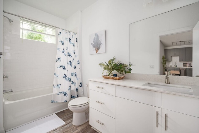 Building Photo - 542 Boulevard NE