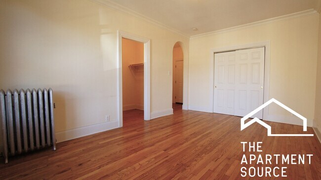 Building Photo - 2704 N Sawyer Ave