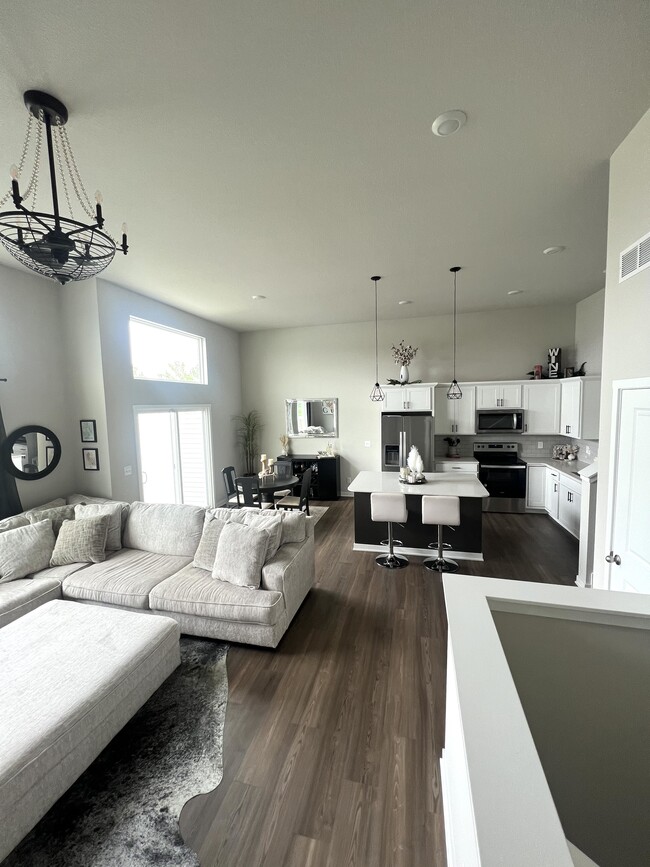 Building Photo - 949 NE Traverse Dr