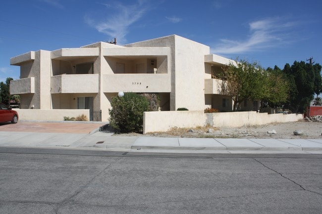 Building Photo - 2798 N Junipero Ave