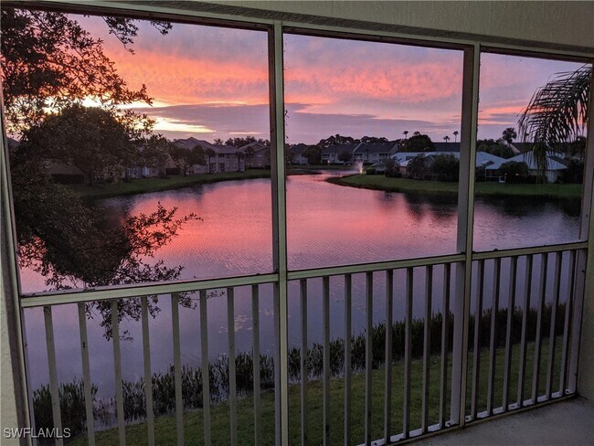 Foto del edificio - 14860 Crystal Cove Ct