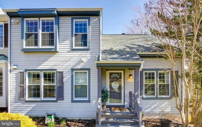 Building Photo - 8200 Maple Ridge Ave