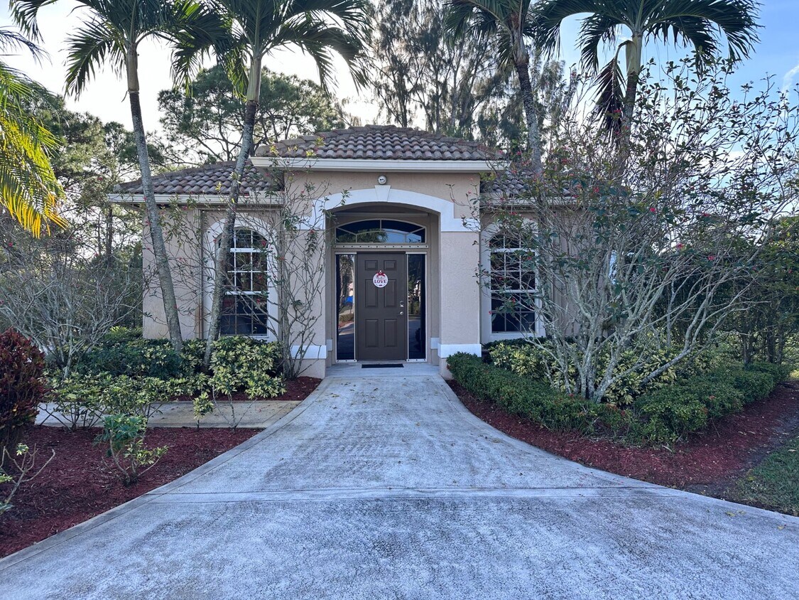 Primary Photo - 8700 Palomino Dr