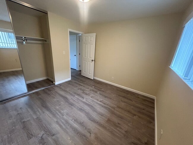 Building Photo - NB EBN T 22218