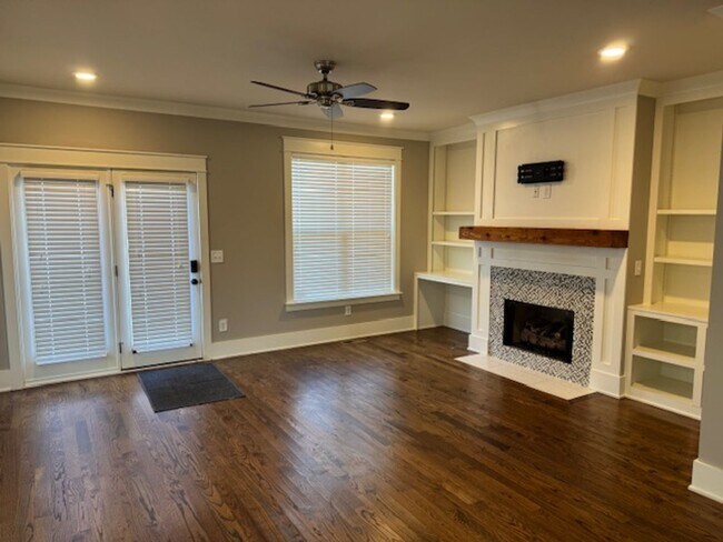 Foto del edificio - Beautiful custom home in East Nashville!