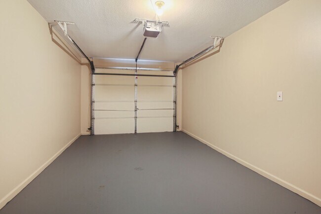 Foto del edificio - All one level, all electric Duplex in Oak ...