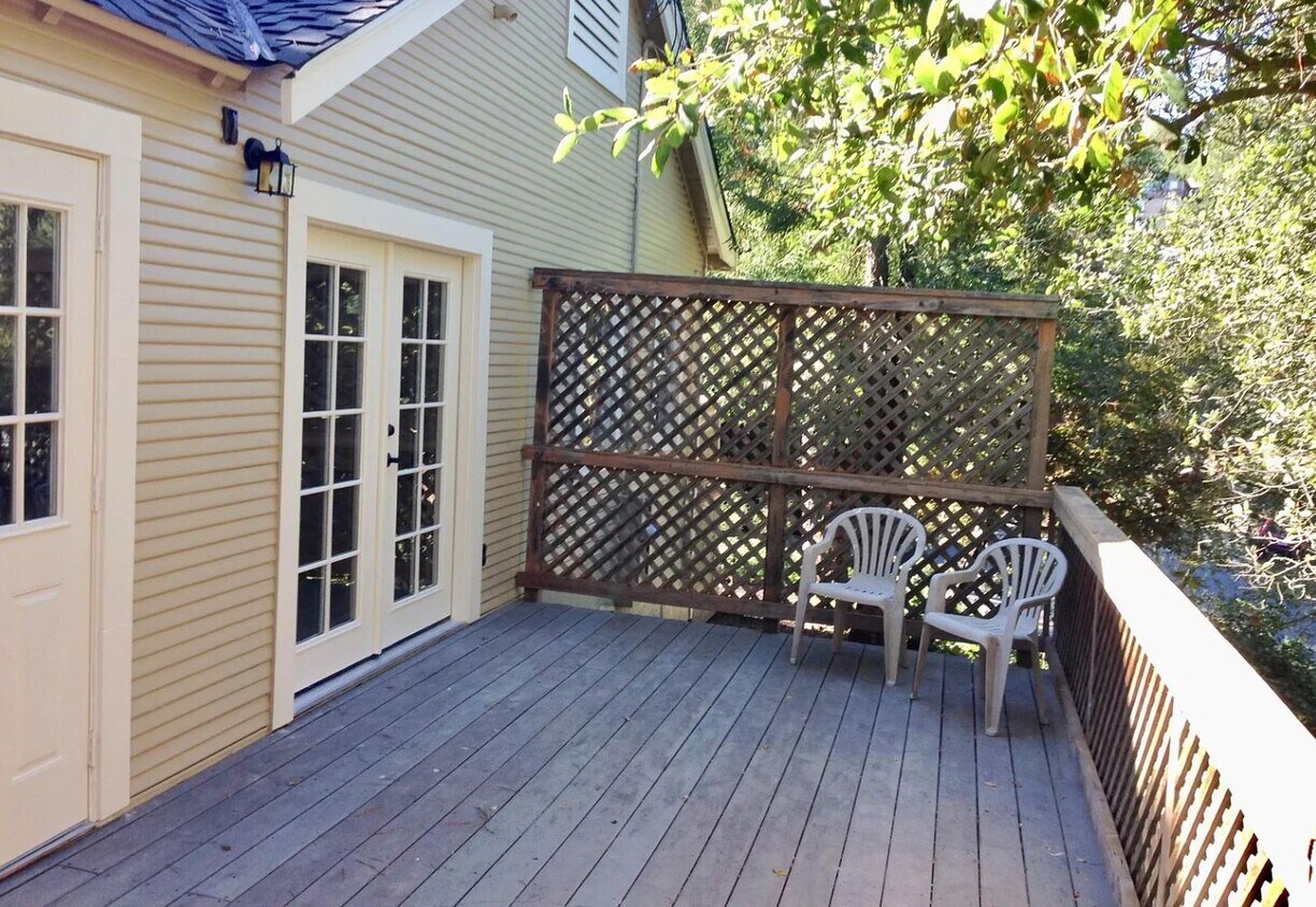 Building Photo - 5876 Merriewood Dr