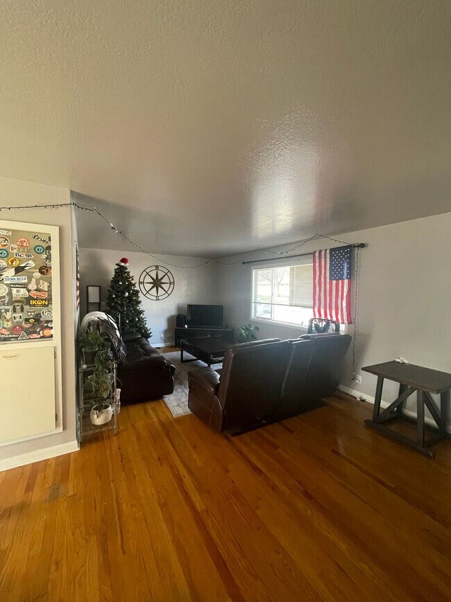 Building Photo - STUDENTS WELCOME! Single-Family Ranch Home w/ Finished Basement and Fenced Backyard