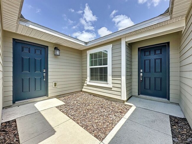 Building Photo - RESORT STYLE HOME IN STOREY CREEK