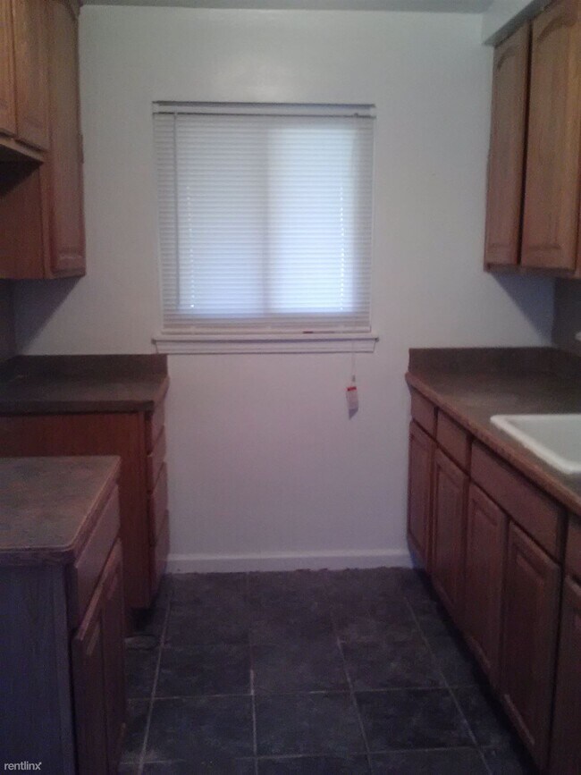 Building Photo - 3 br, 1 bath House - 20489 Beech Daly Rd