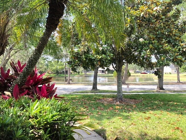 Building Photo - Beautiful Home with Water View in Eastwood!