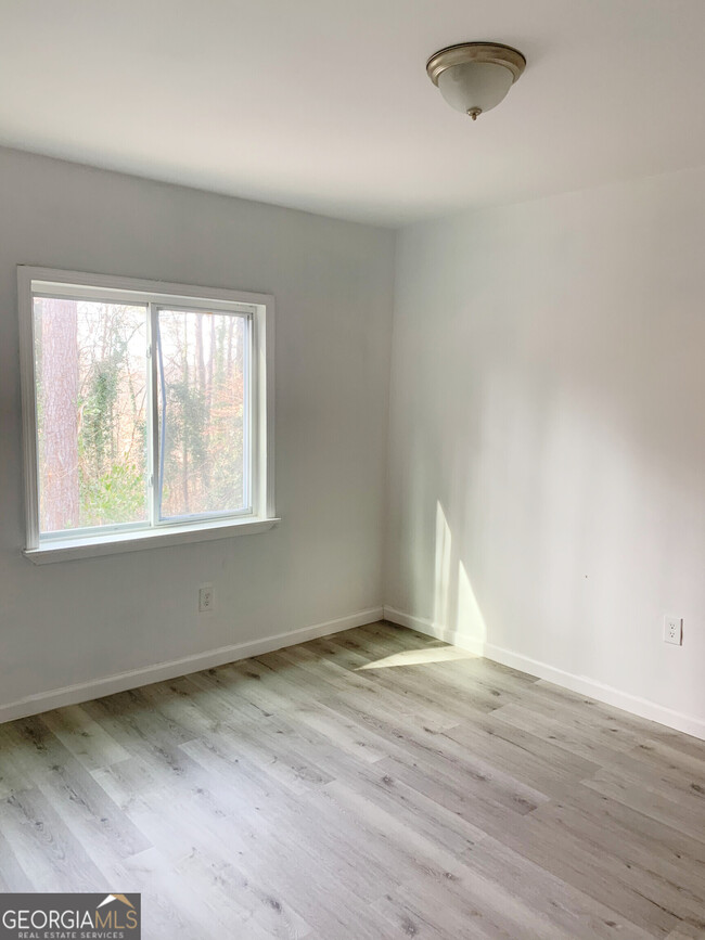 Foto del edificio - 531 Gresham Park Dr