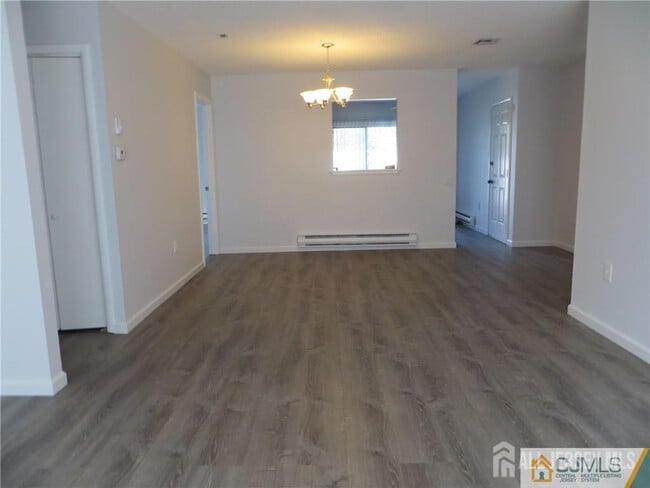 Building Photo - 631 Madison Dr