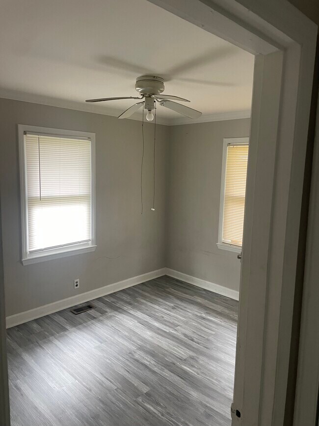 Foto del edificio - 5451 Gwynne Ave