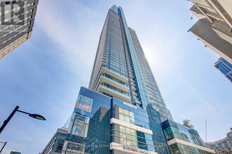 Building Photo - 386-4386 Yonge St