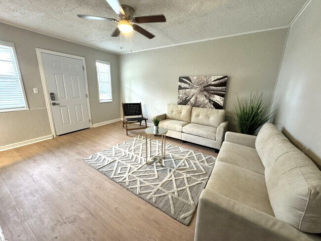 Foto del edificio - Renovated 2 Bedroom Jacksonville Heights Duplex Apartment
