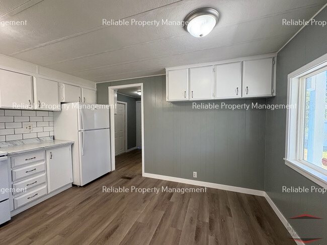 Building Photo - 770 Stevens Dr