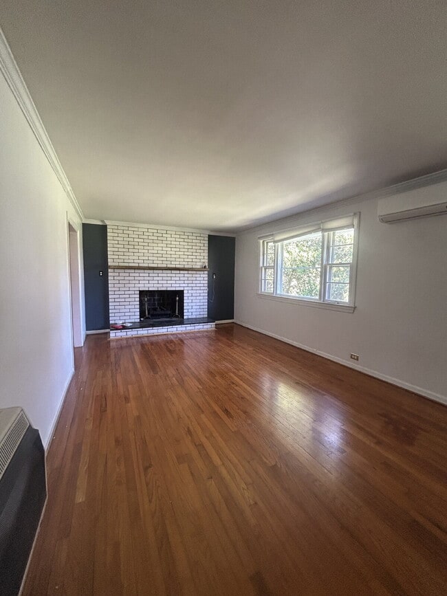 Foto del edificio - Charming Newly Renovated 2-Bedroom Home on 3 Acres – A Gardener’s Dream!