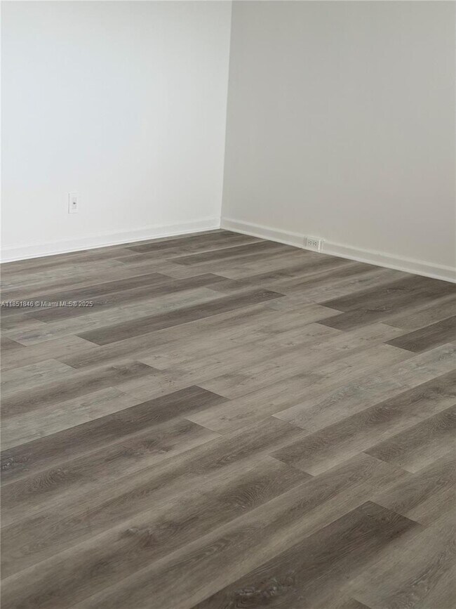 Foto del edificio - 801 SW 133rd Terrace