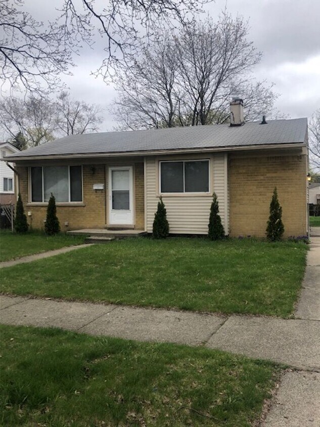 Primary Photo - WONDERFUL 4 BED/2BATH SINGLE FAMILY HOME I...