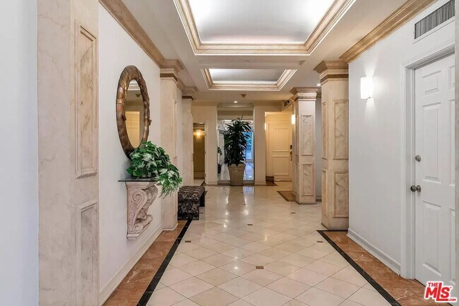 Foto del edificio - 121 N Almont Dr