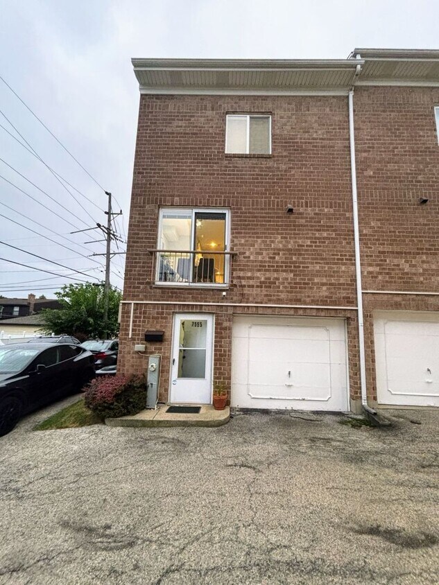 Foto principal - 7555 N Waukegan Rd