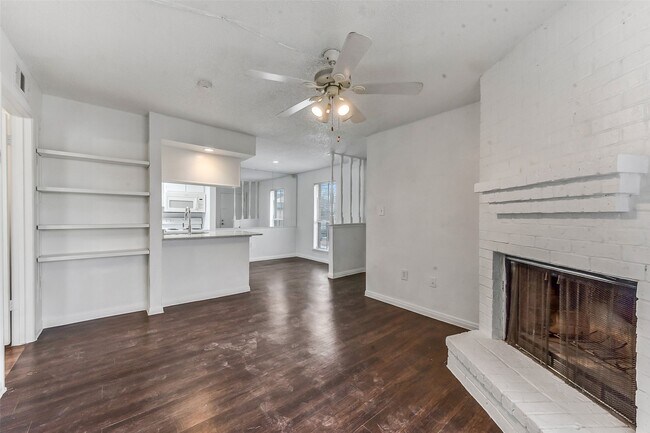 Foto del edificio - 250 El Dorado Blvd